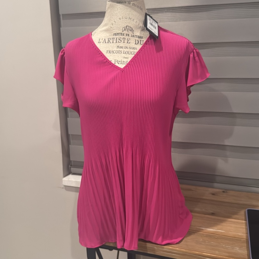 Adrianna Papell Pleated flutter cap sleeve Top size medium NWT color Fuchsia